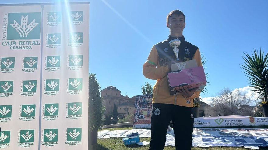 El marxista del CAI Marc Suárez, al podi del Gran Premi de Guadix