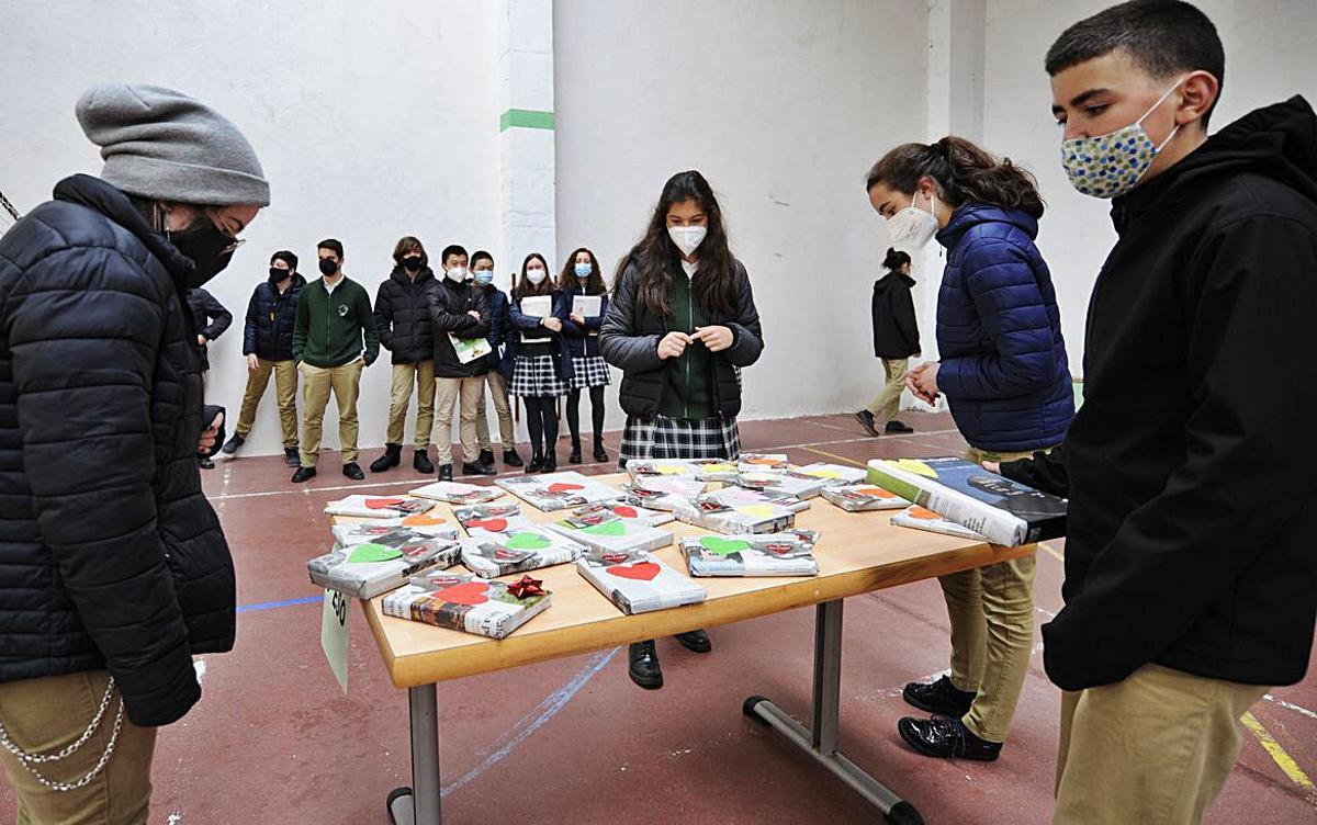Cita a ciegas en el María Inmaculada y taller de Xosé Luna en el Pérez Viondi