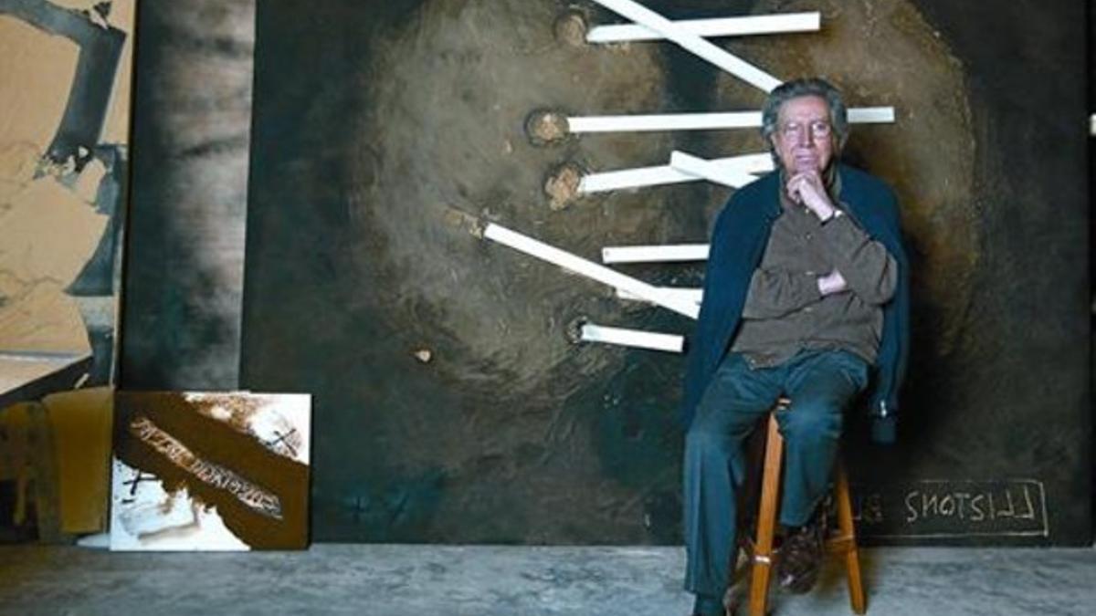 Antoni Tàpies, en enero del 2004, en su estudio de la calle de Saragossa, de Barcelona.