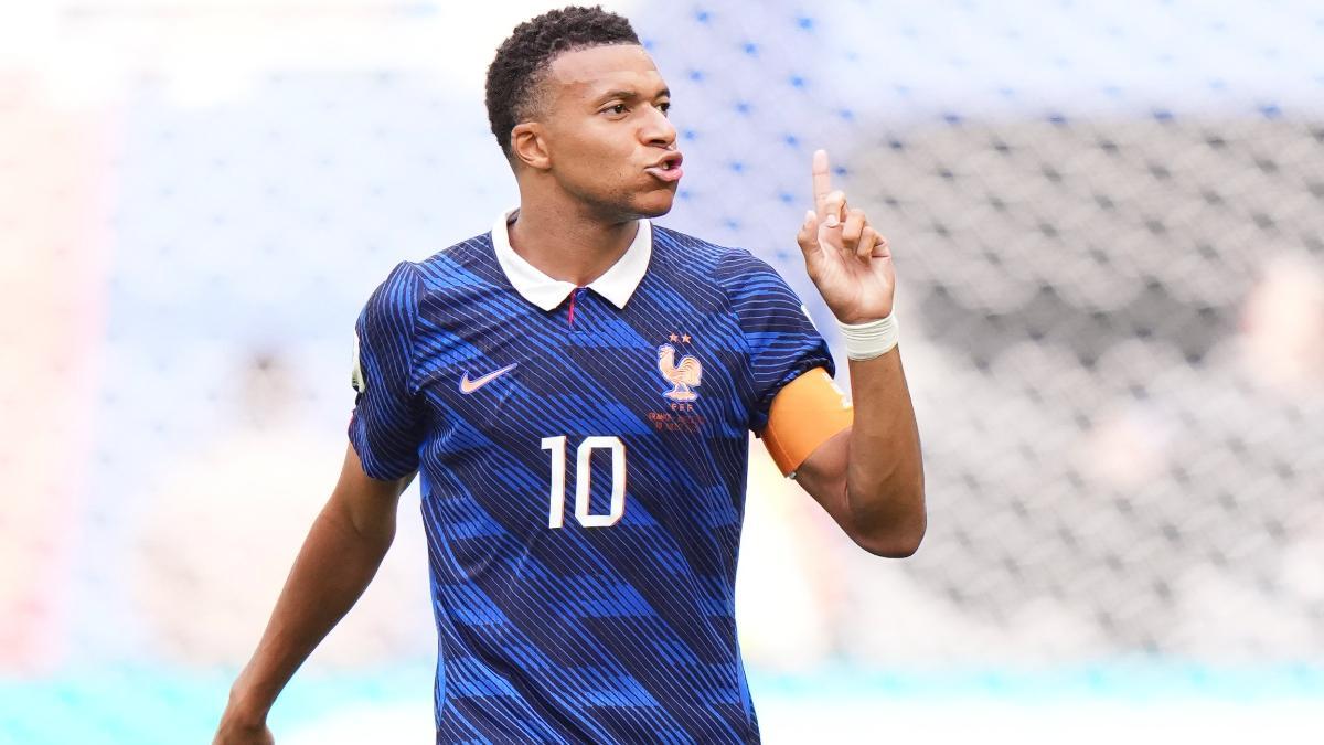 Kylian Mbappé, autor de un doblete contra Inglaterra