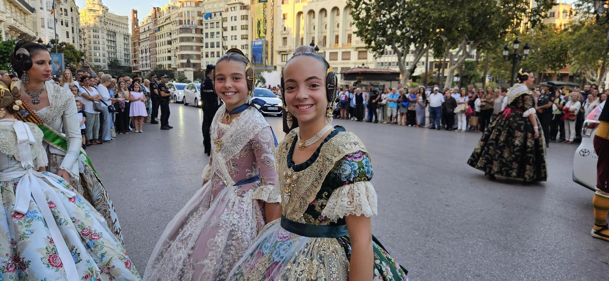 Rocío Bonal y Paula Escribano miran a cámara