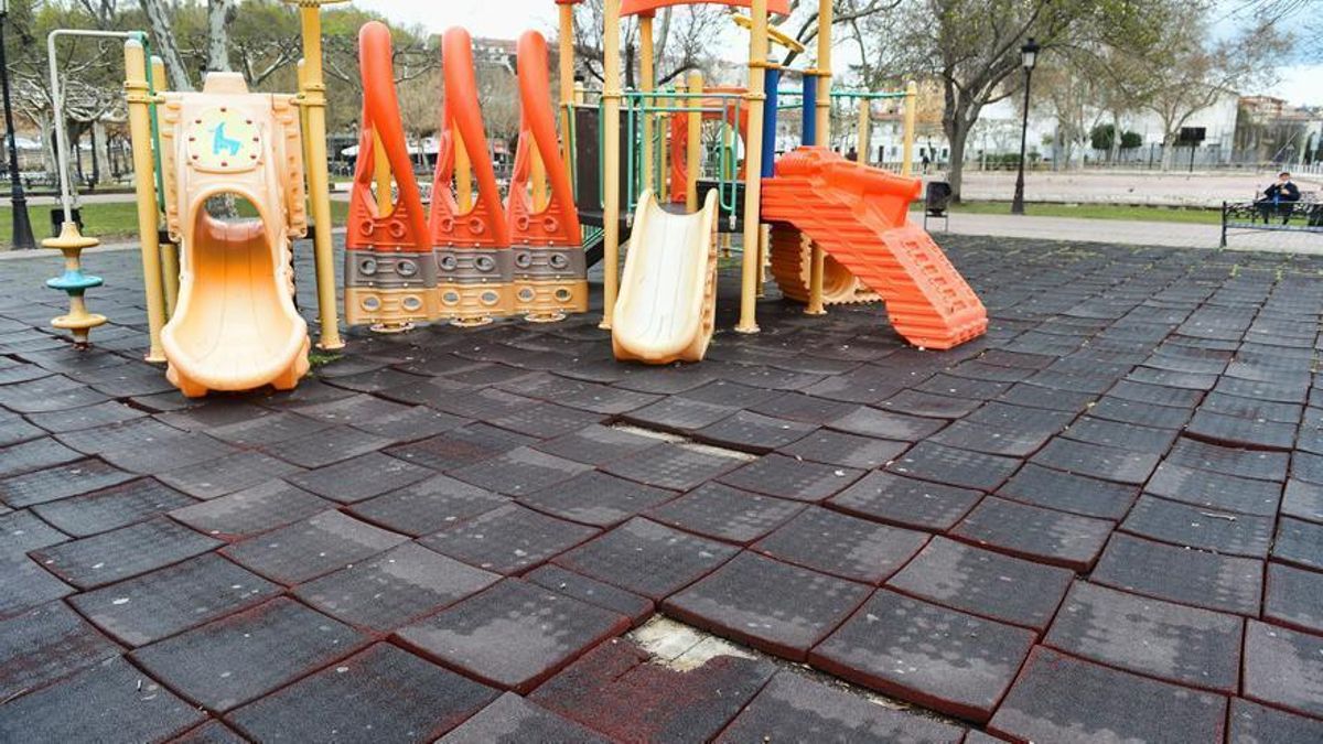 Cuenta atrás para el arreglo de la tercera fase de parques infantiles en Plasencia.