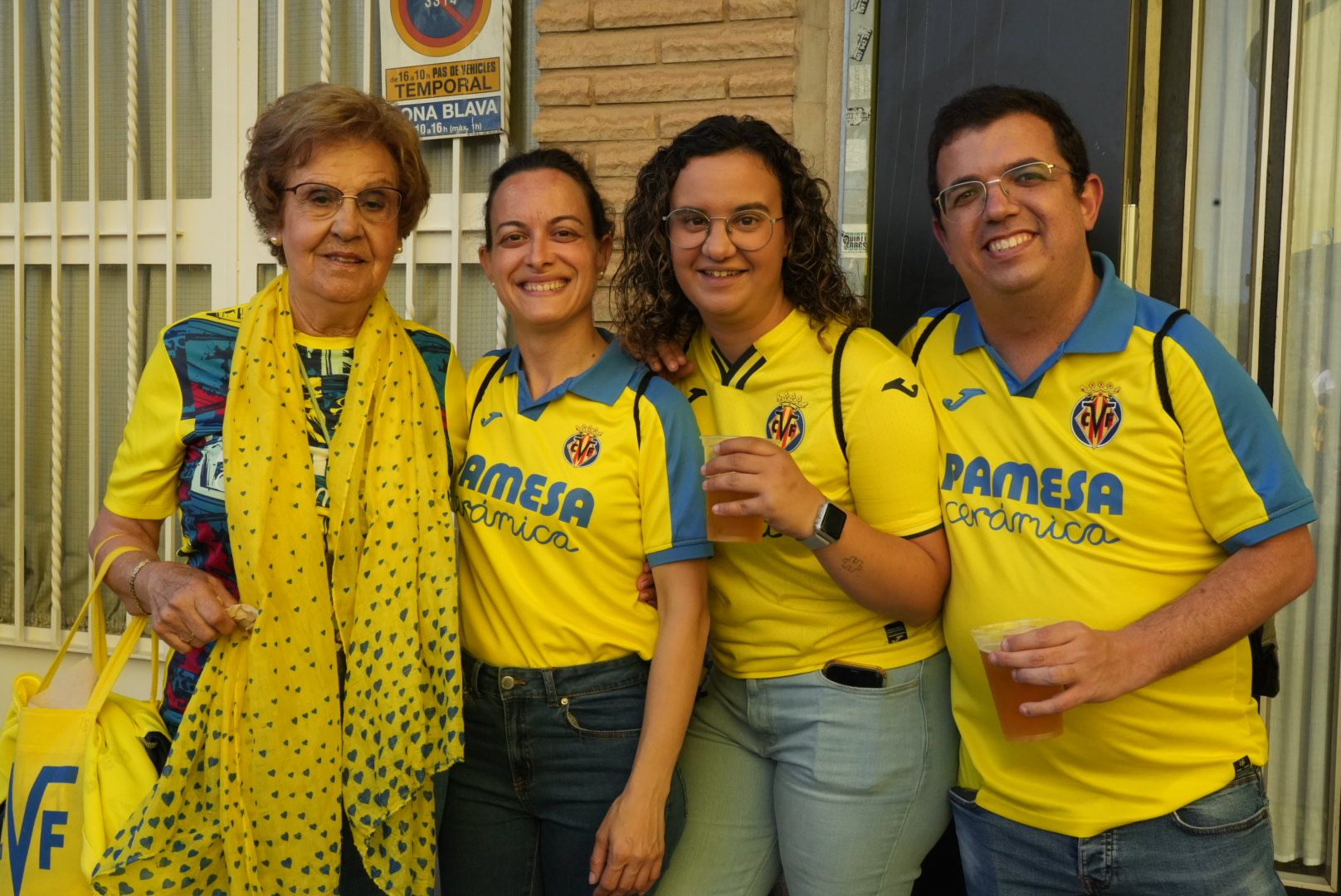 La afición del Villarreal en el partido contra el Espanyol en La Cerámica