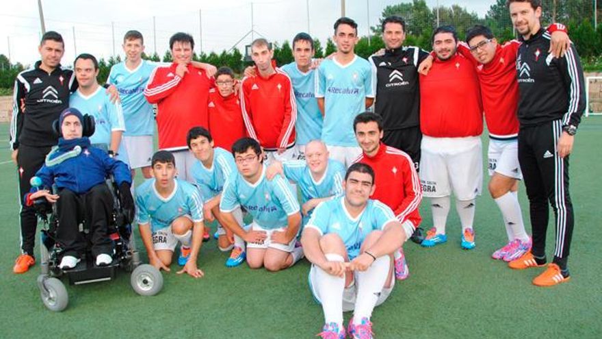 Los integrantes de la plantilla del Celta Integra. // FDV