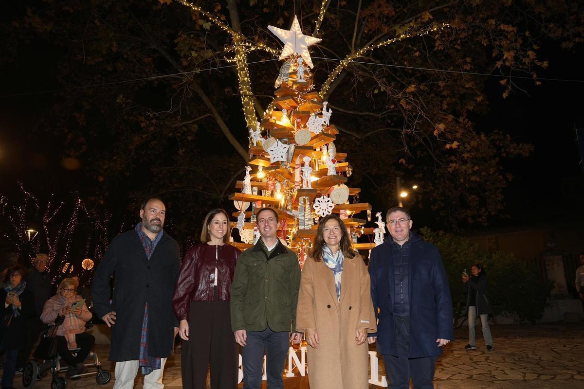 El Consell inaugura las fiestas de Navidad en La Misericòrdia