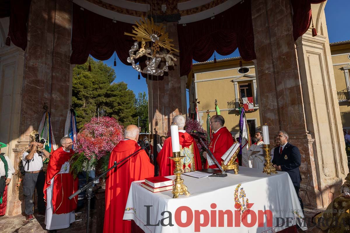 Bandeja de flores y ritual de la bendición del vino en las Fiestas de Caravaca