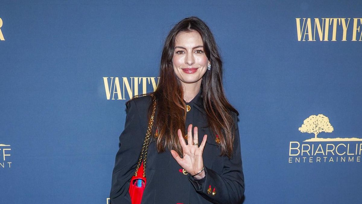 ¿Qué le pasa a la portada de Anne Hathaway y por qué ha generado tanto debate?