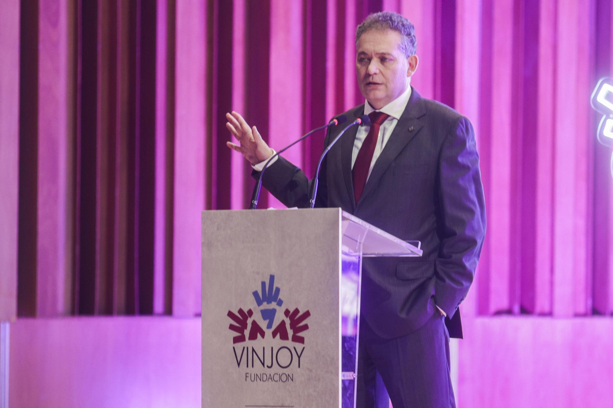 EN IMÁGENES: La Fundación Vinjoy celebra un siglo de milagro social con 1.300 abrazos