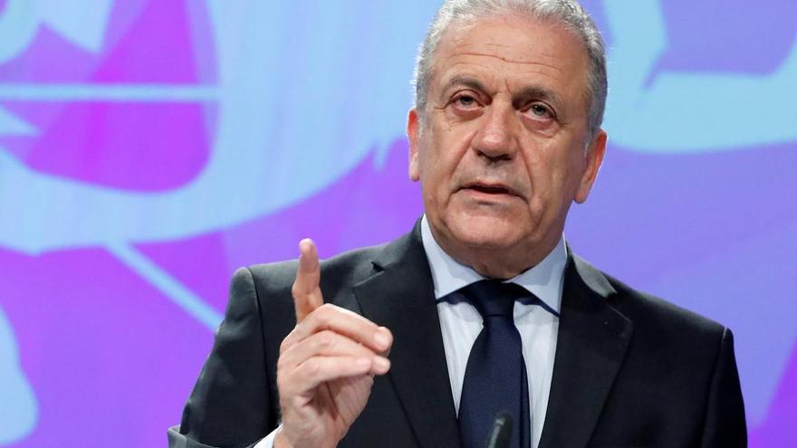 Avramopoulos asegura que Bruselas ayudará a España con los migrantes