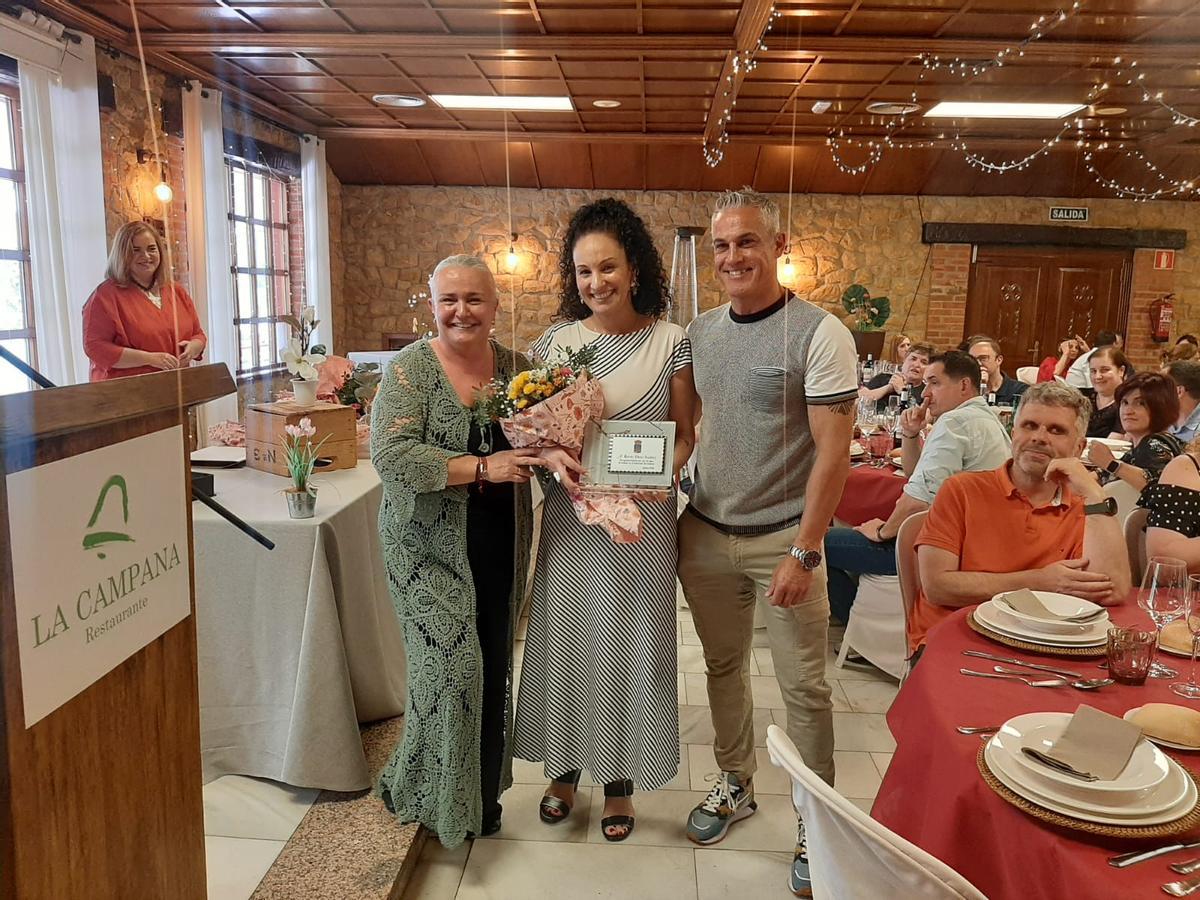 Llanera homenajea a los funcionarios por Santa Rita