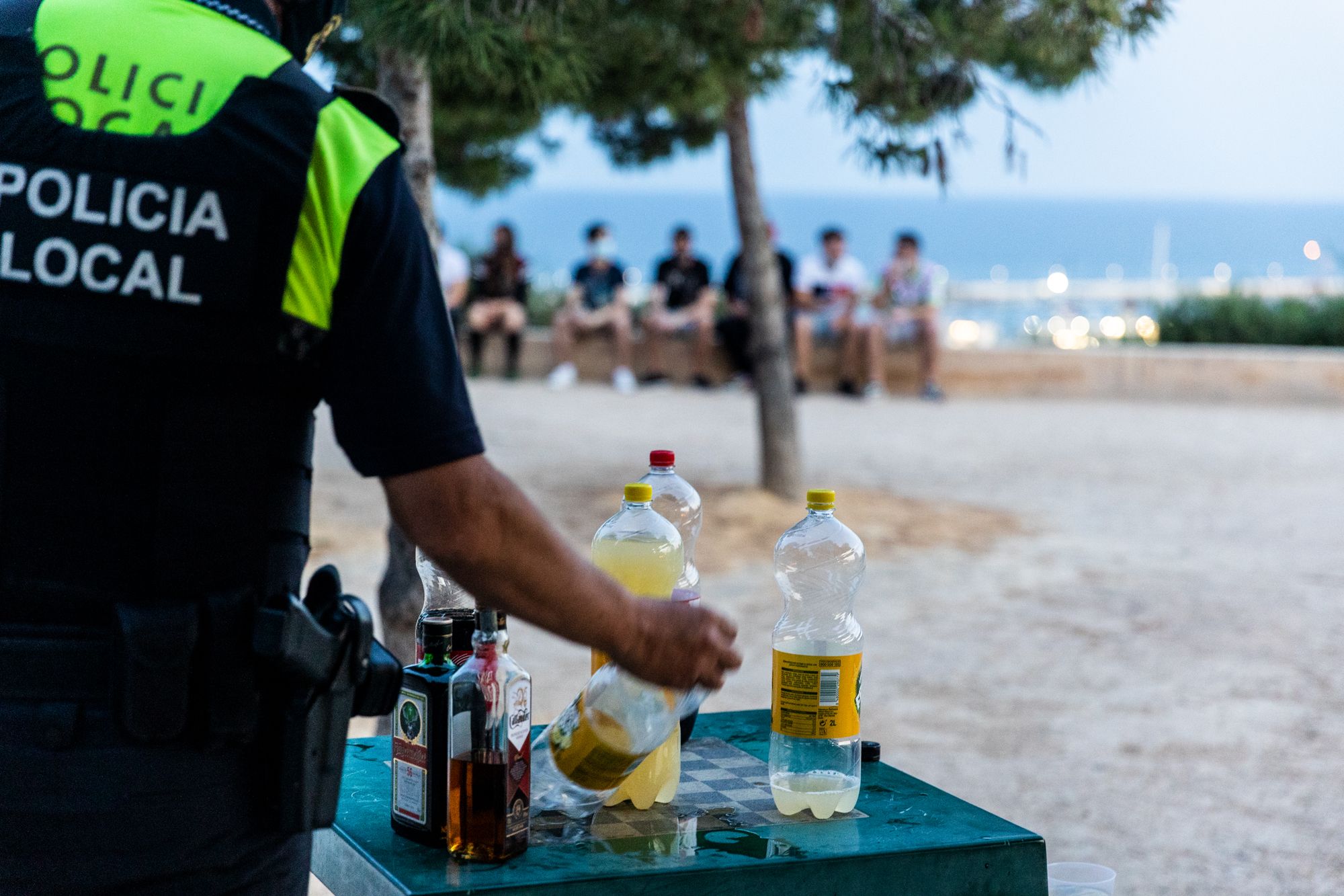 Máxima presión policial contra los botellones para frenar los contagios de covid en Alicante