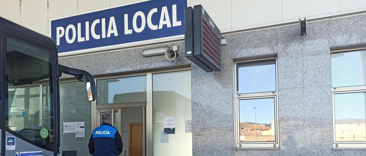 Instalaciones de la Policía local en Grado, ubicadas en el edificio de la estación de autobuses