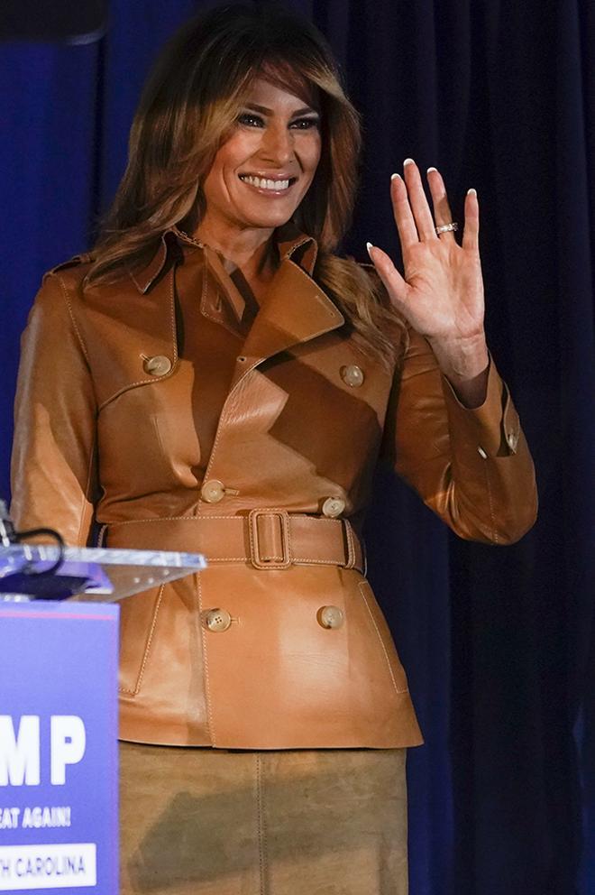 Melania Trump con chaqueta de cuero