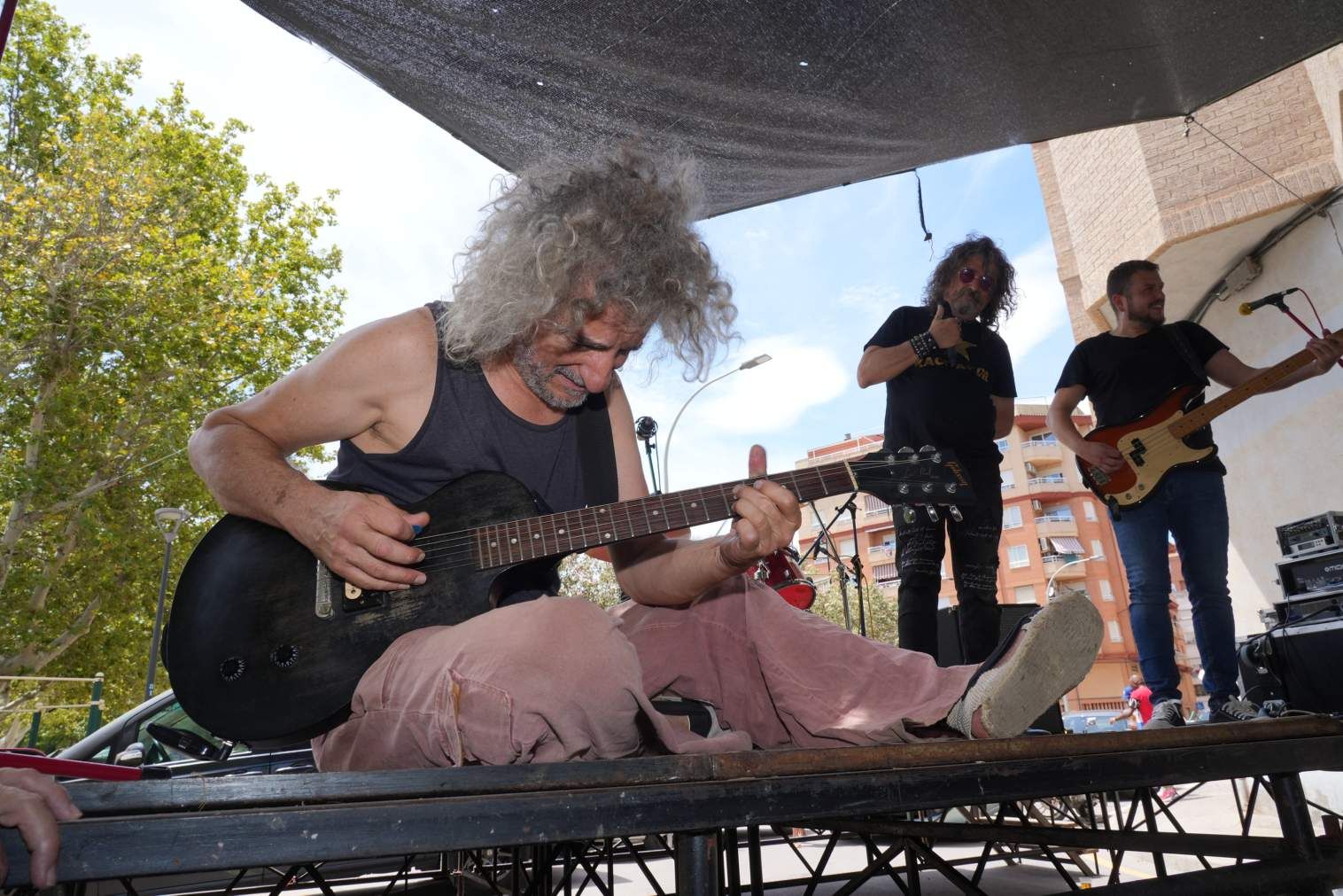 El Grau da inicio a las fiestas de Sant Pere con pólvora, bous y música