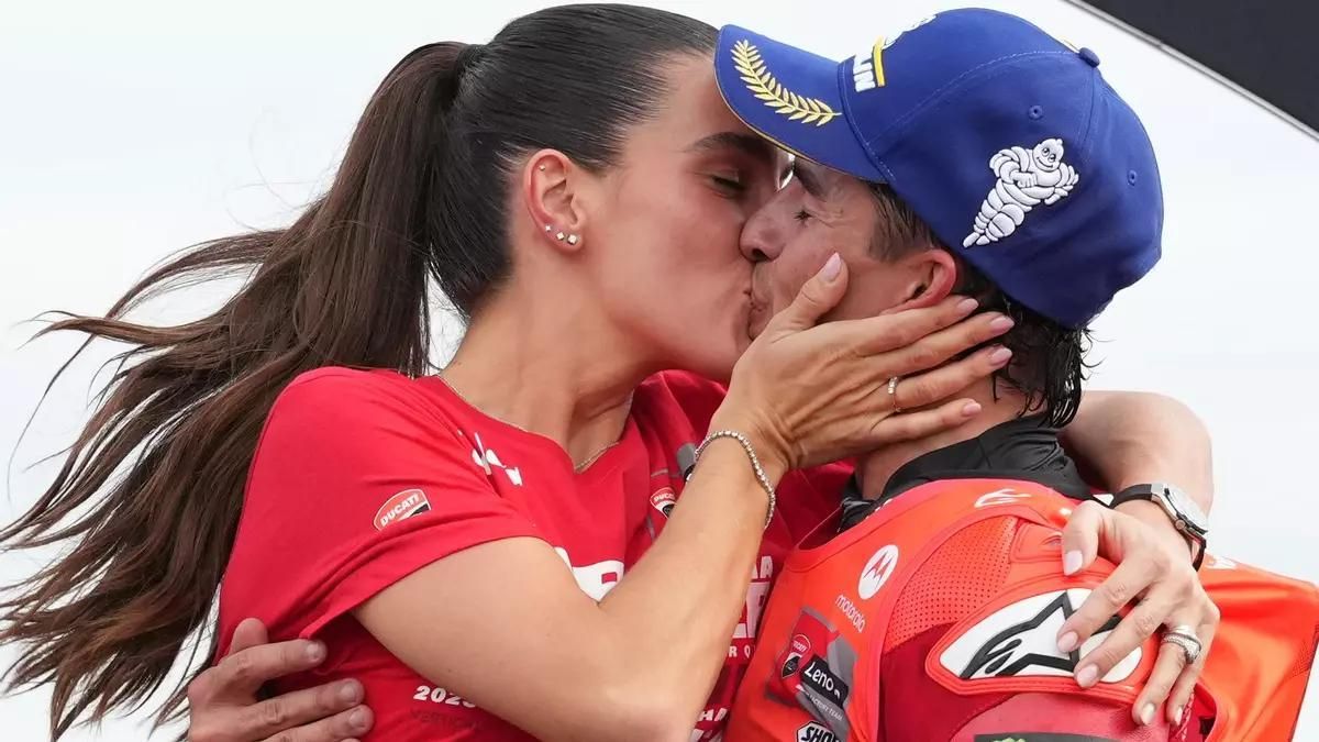 Quién es la novia de Marc Márquez: una influencer catalana que tenía miedo a la fama
