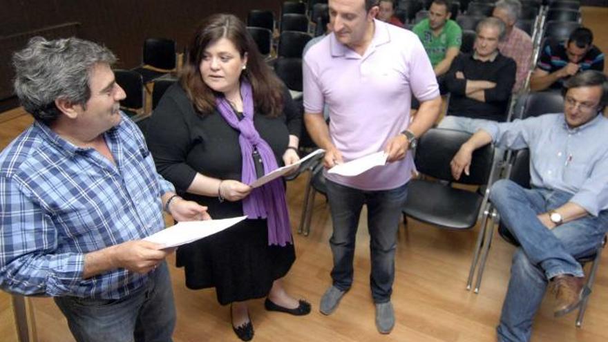 Rodríguez, Valiño y Rojas, ayer, en una reunión del comité de empresa.