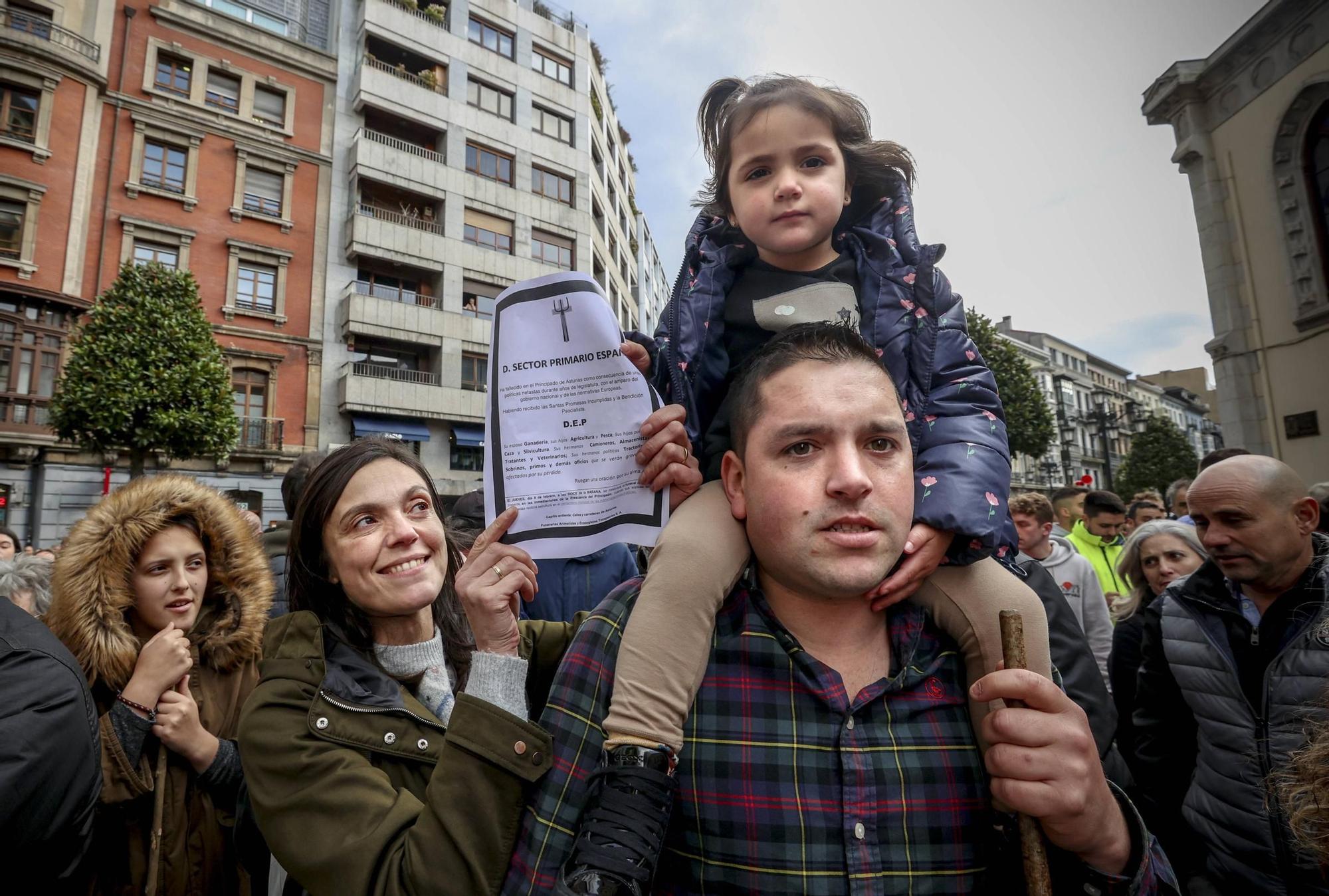 Así fue la protesta agrícola y ganadera convocada en Oviedo