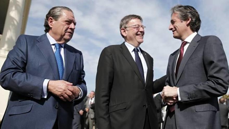 El presidente de AVE, Vicente Boluda; el jefe del Consell, Ximo Puig, y el ministro Íñigo de la Serna, ayer.