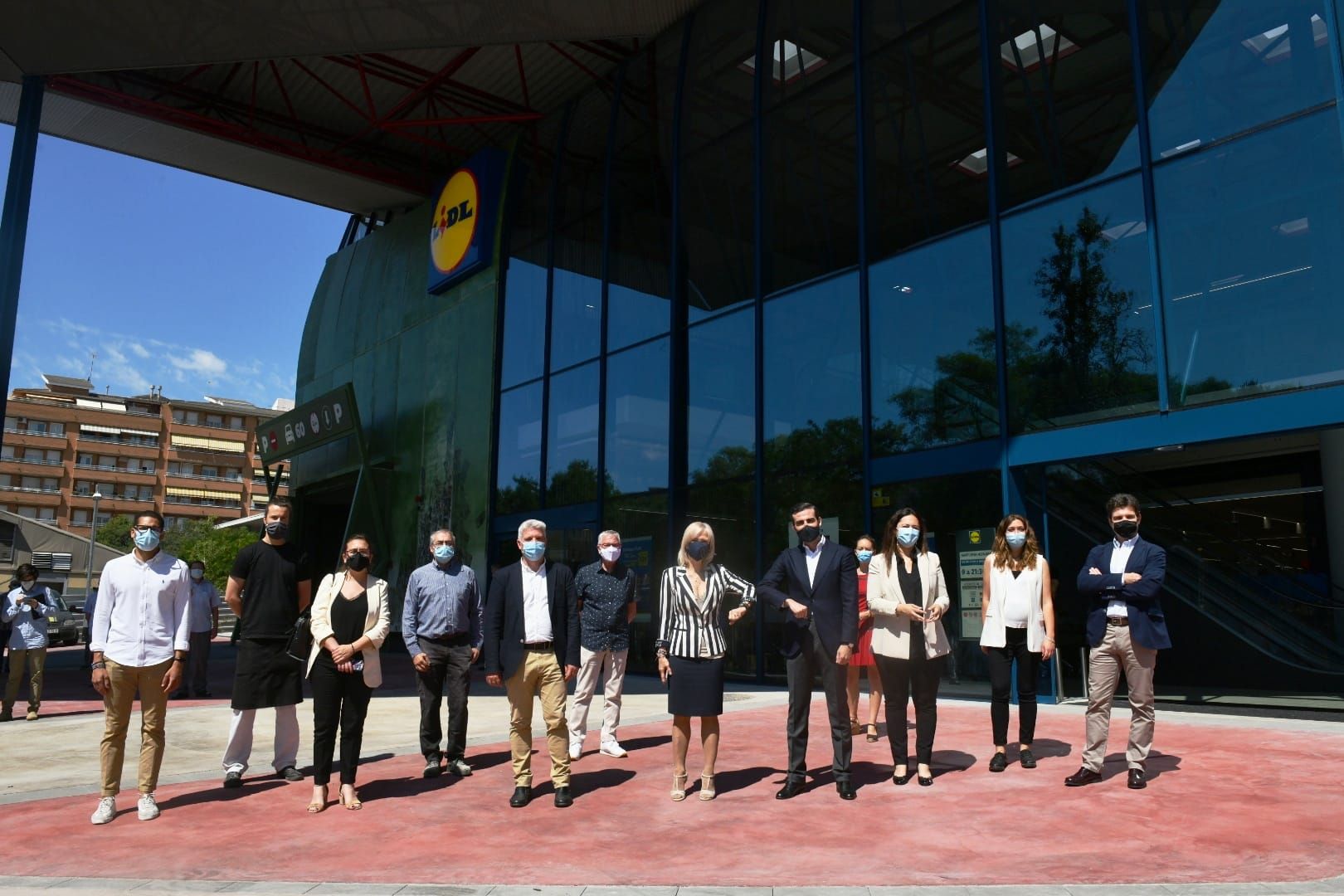 El mercado de Can Vidalet de Esplugues reabre con un Lidl y 30 paradas