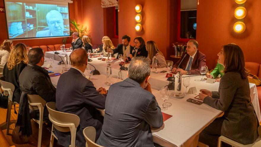 Reunión, ayer, de la cumbre autonómica por el litoral.