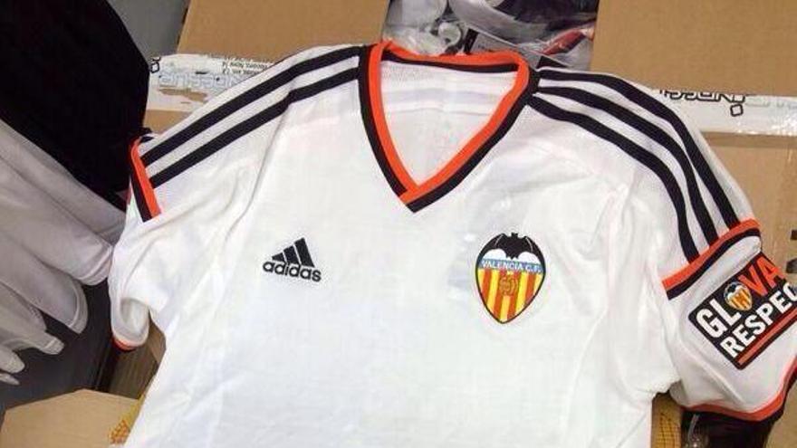 Así será la nueva camiseta del Valencia CF - Levante-EMV