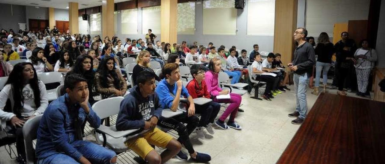 Un inicio de curso anterior en el instituto vilagarciano Castro Alobre. // Iñaki Abella