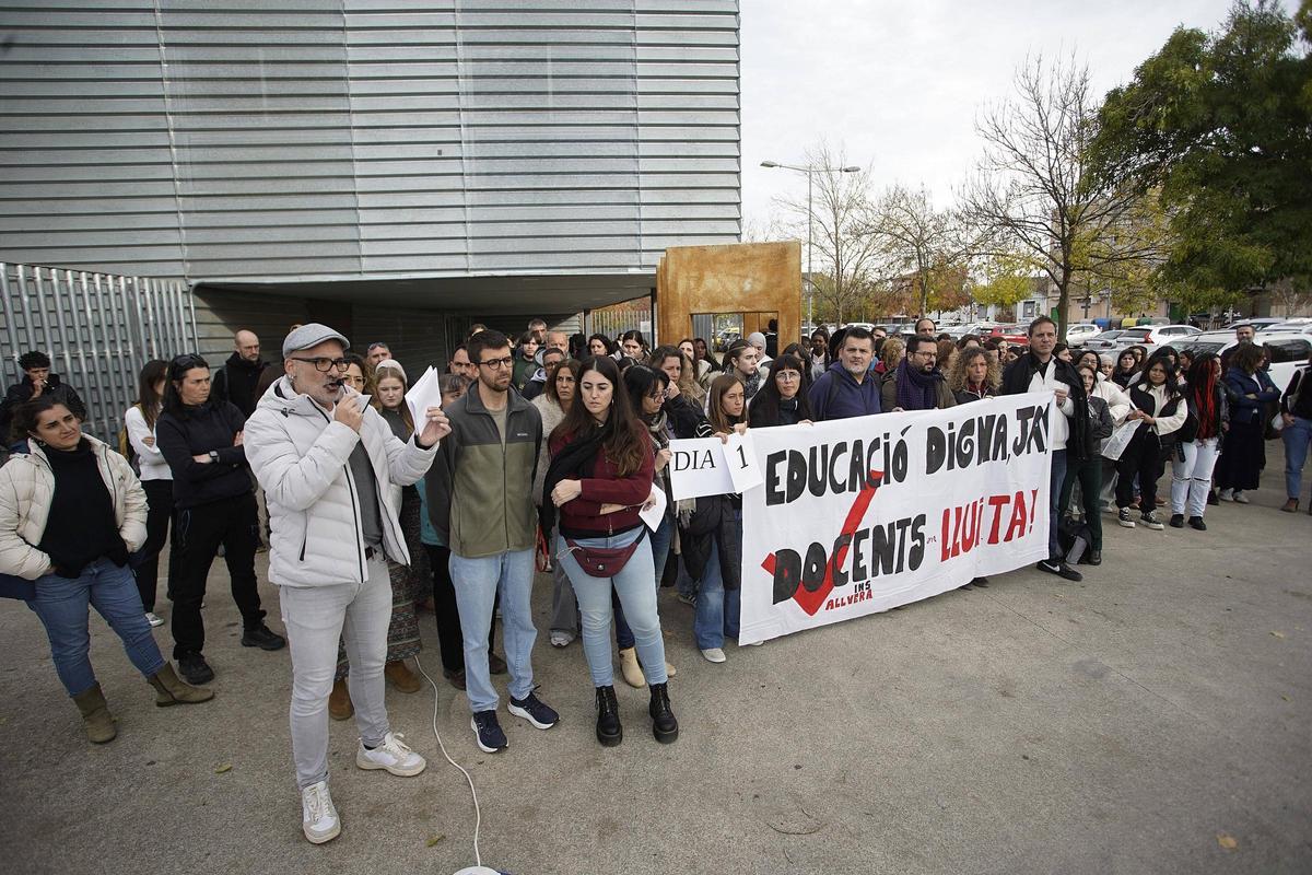 Les fotos de la protesta dels docents de l’institut Vallvera de Salt