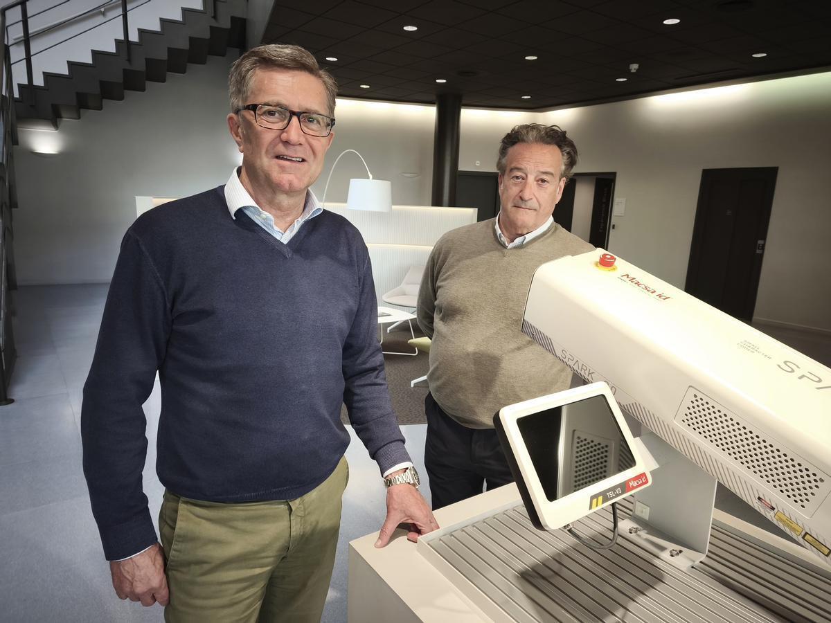 Jordi Piñot (izquierda) y Andreu Antonell, en la sede de Macsa