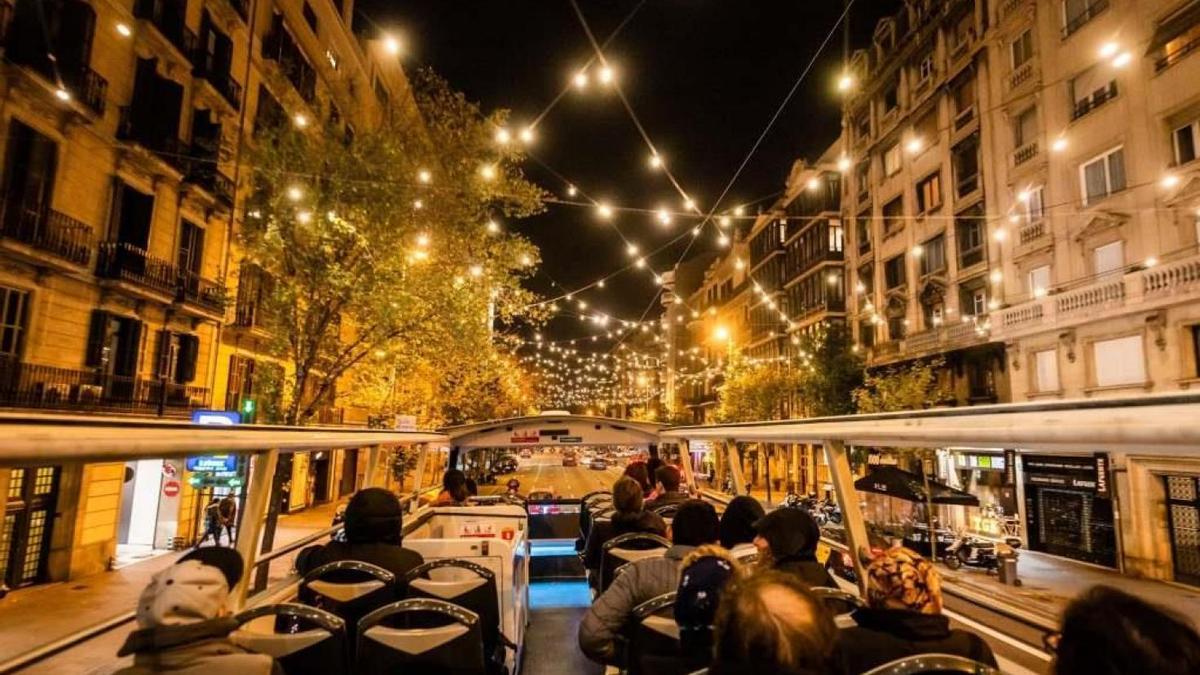 El bus que realiza la ruta navideña de Barcelona, en una imagen del año pasado.