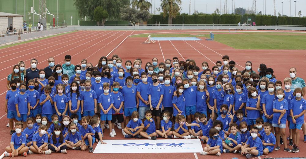 Presentación de los equipos de la Escuela de Atletismo del CAEM de Sagunt.