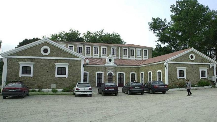 Fachada principal del Balneario de Arteixo. / roberto aguete