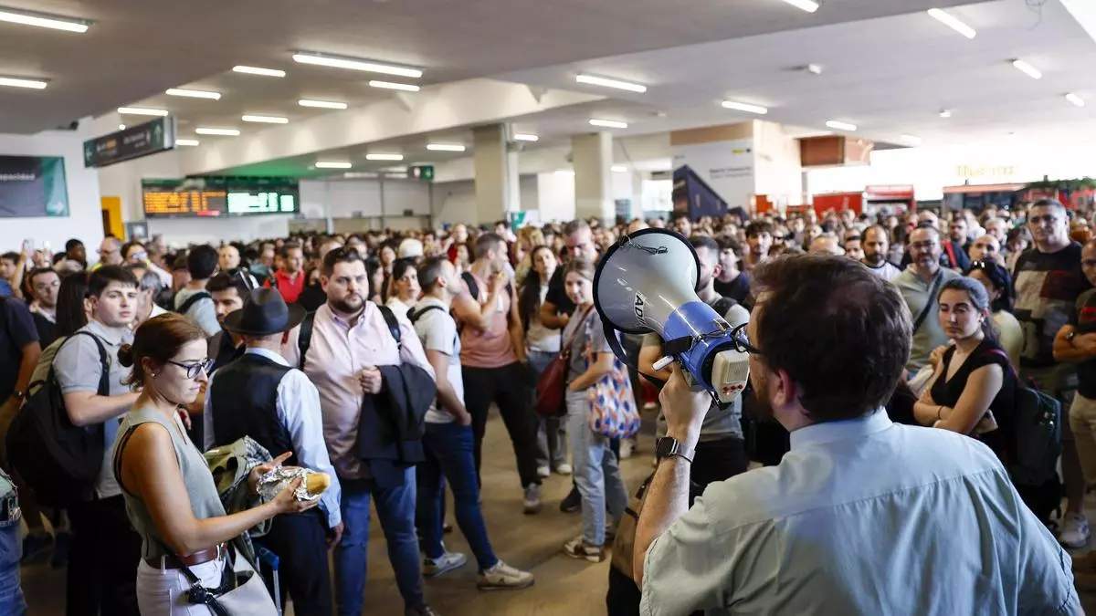 Restablecida la circulación en Chamartín tras repararse los daños causados por un tren