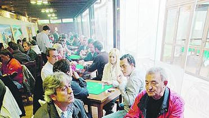 Participantes en el campeonato durante una de las partidas.