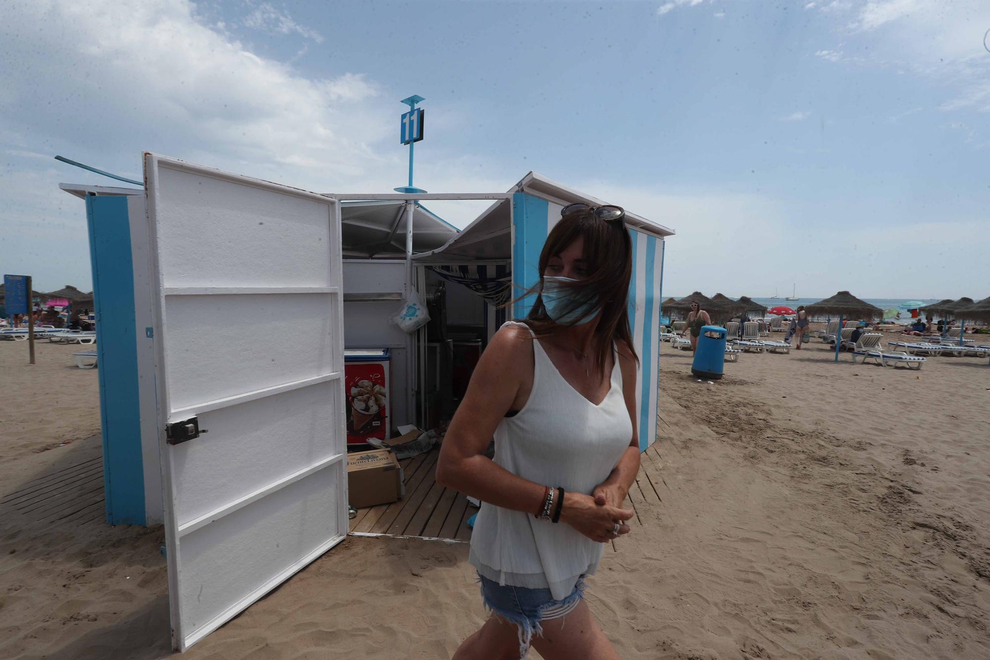 Así ha sido el acto vandálico en los chiringuitos de la playa de la Malva-rosa