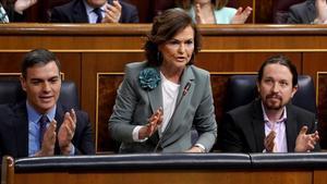 El presidente del Gobierno, Pedro Sánchez, la vicepresidenta Carmen Calvo y el vicepresidente Pablo Iglesias, en el Congreso.