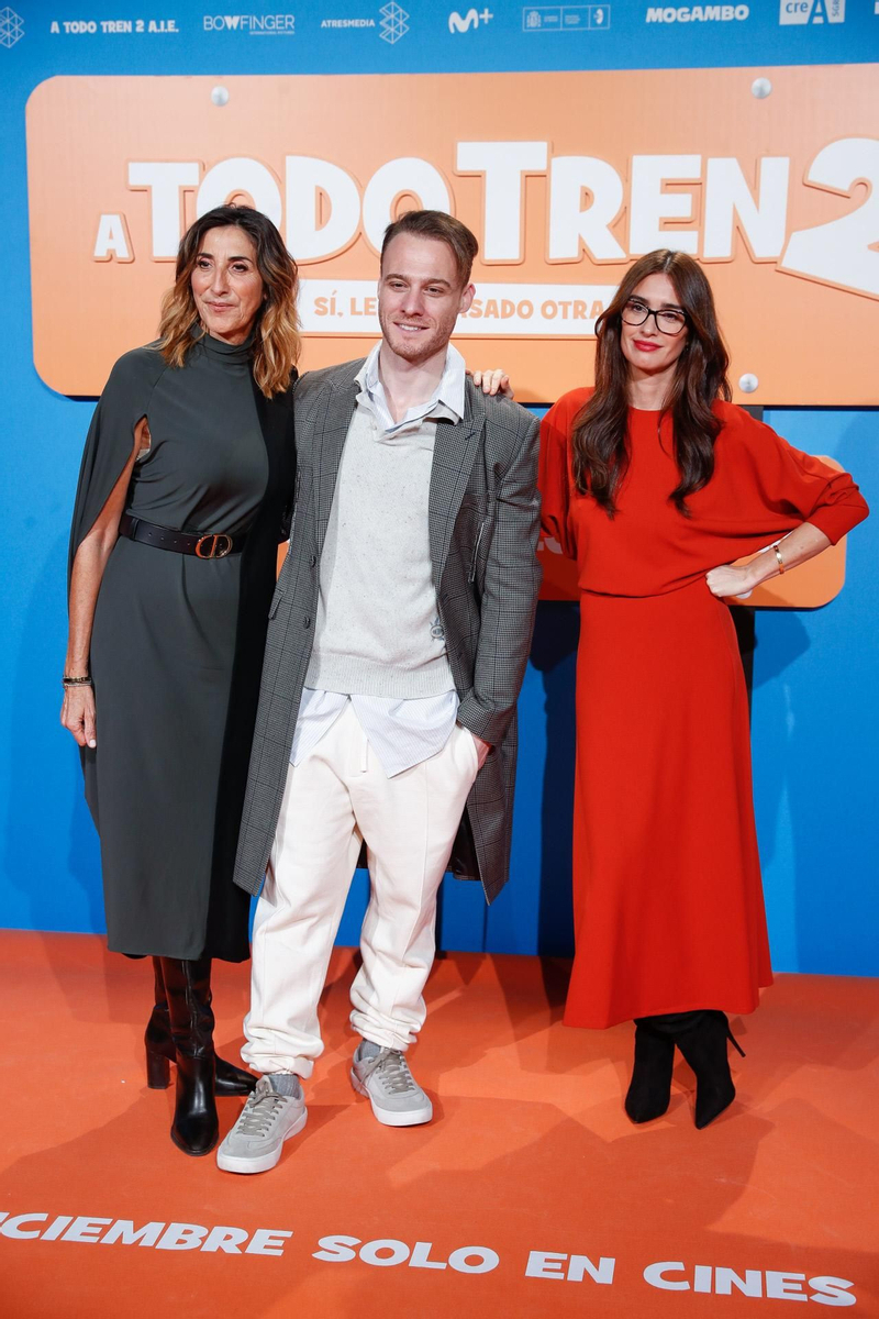 Kerem junto a Paz Padilla y Paz Vega en la premiere de una película
