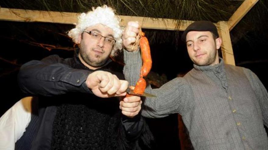 Chorizos con &quot;filloas&quot;, una tradición que revive cada año el Tractor Filloeiro de A Bandeira.  // Bernabé/J.Lalín