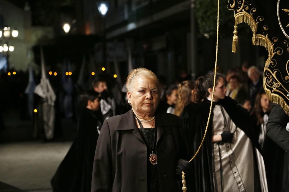 Algunas de las imágenes decanas de la Semana Santa se acercaron al mar y los paseos en Martes Santo