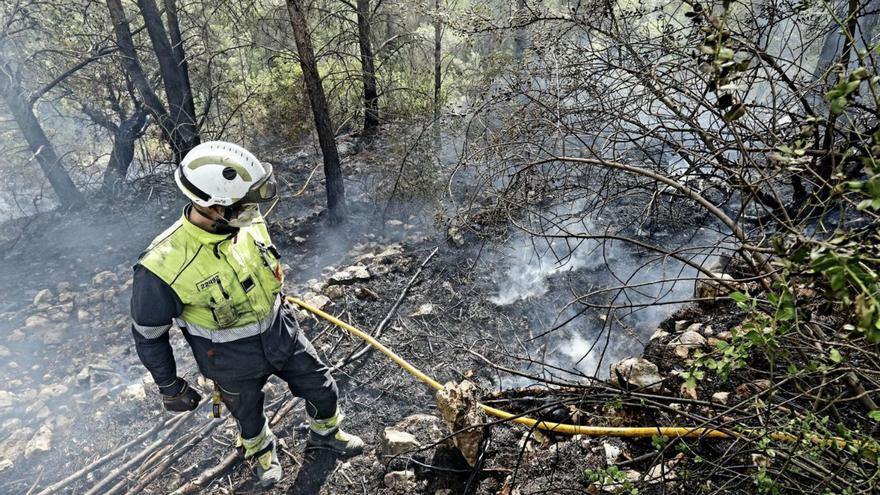 &quot;Los bomberos forestales no podemos seguir con horarios y medios del siglo XX&quot;