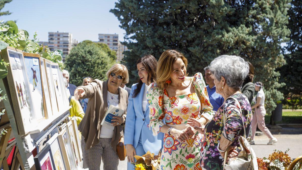 La alcaldesa de Zaragoza, Natalia Chueca, y la consejera de Medio Ambiente, Tatiana Gaudes, en la pasada edición del festival Zaragoza Florece.