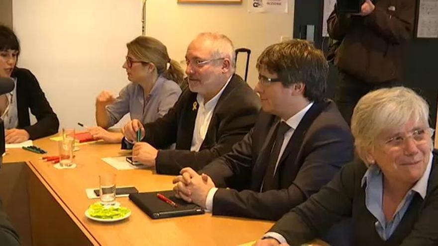 Puigdemont se reúne en Bruselas con diputados de Junts per Catalunya