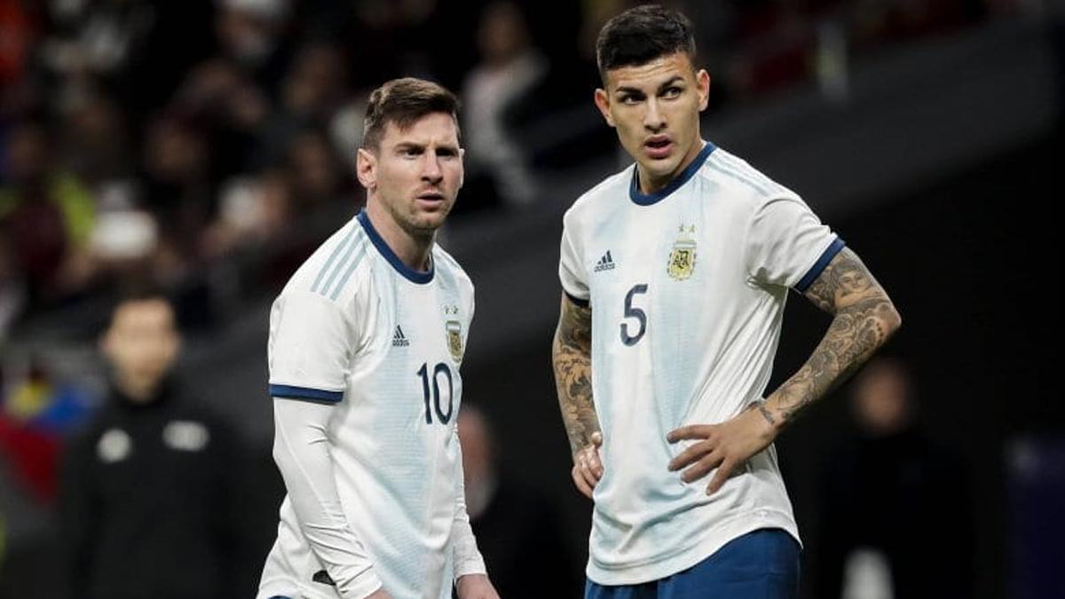 Messi y Paredes, con Argentina