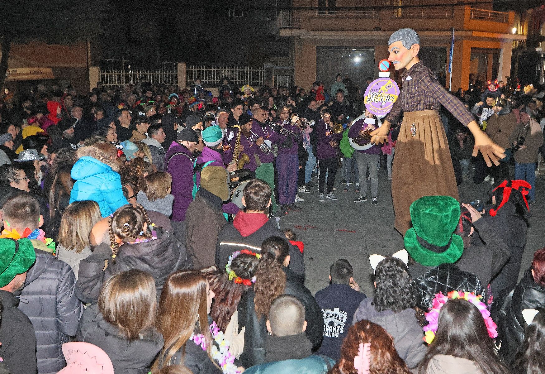 Sallent es desferma amb una rebuda gegantina entre focs d’artifici