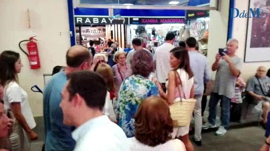 Königlicher Besuch auf dem Mercat de l'Olivar