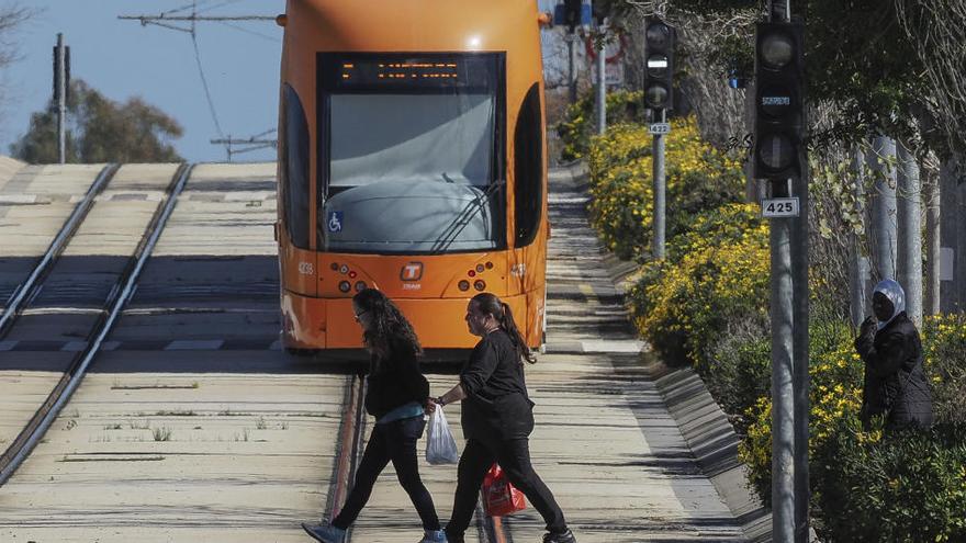 Los maquinistas del tranvía de Alicante amplían la huelga hasta el 31 de octubre