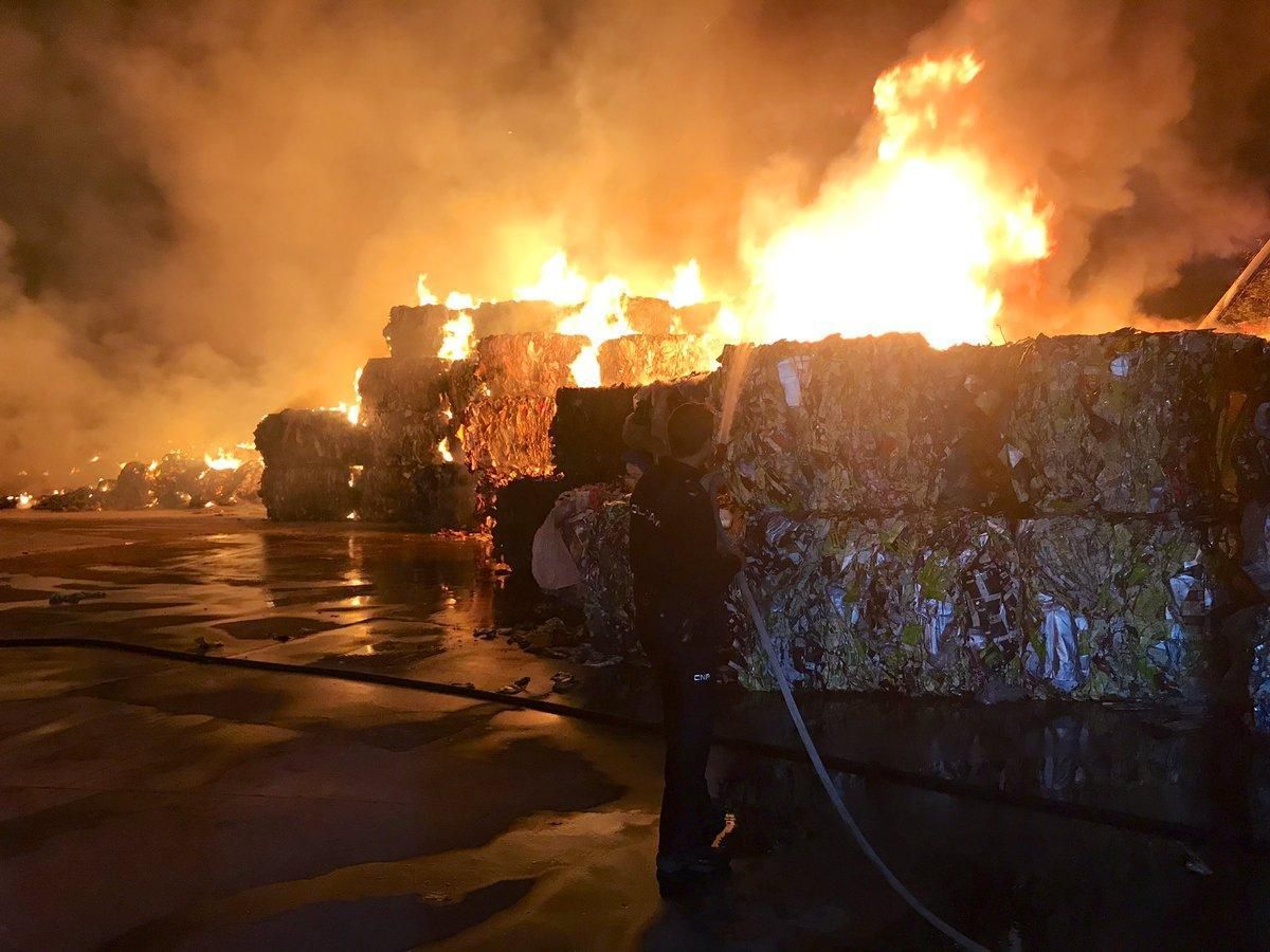 Incendio en una planta de reciclado de Almendralejo