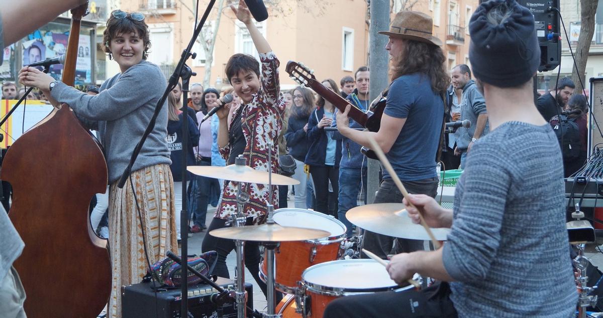 El grupo Paral·lelus recreará las canciones del pasado con ritmos modernos.