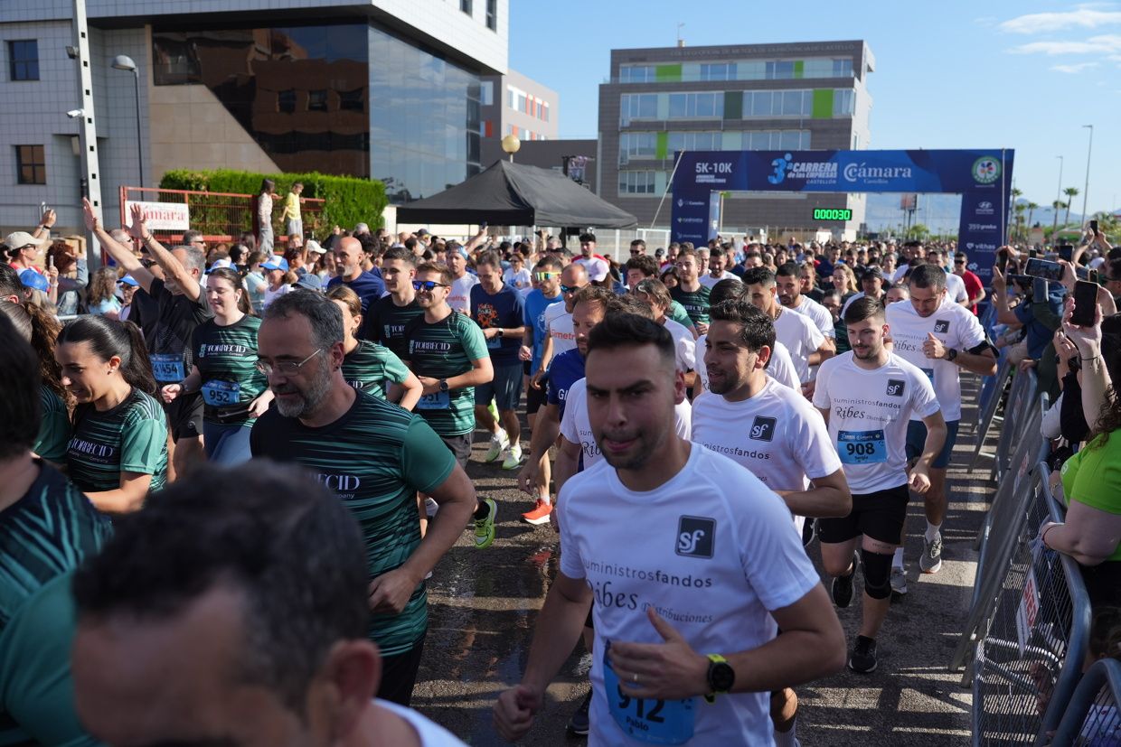 Búscate en las fotos de la Carrera de las Empresas en Castellón