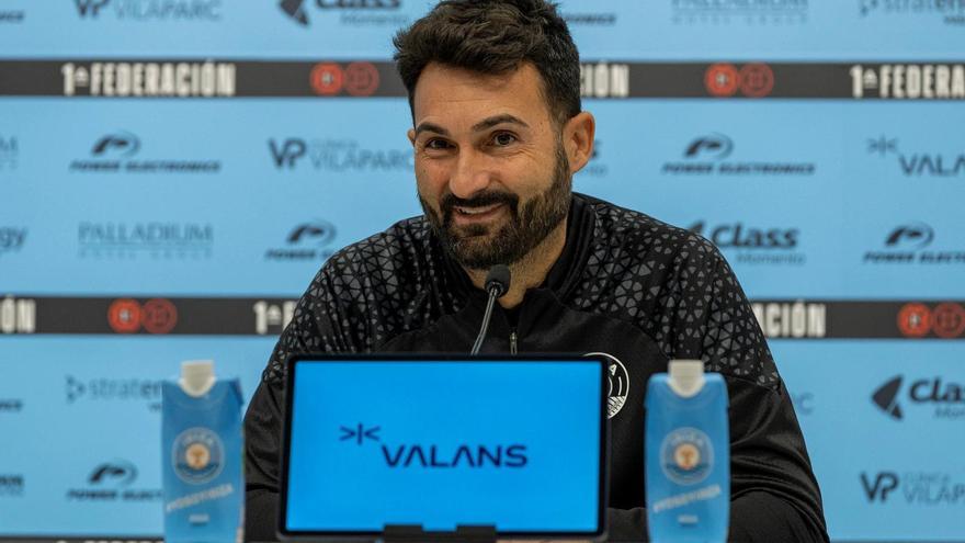 La UD Ibiza cesa a su entrenador en plena batalla con el Málaga CF
