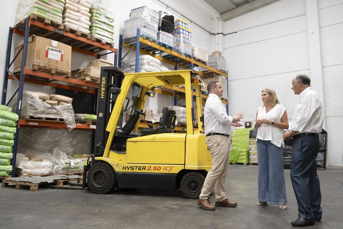 La presidenta de la Diputación, Marta Barrachina, visitó la cooperativa Sant Bartomeu de Atzeneta.